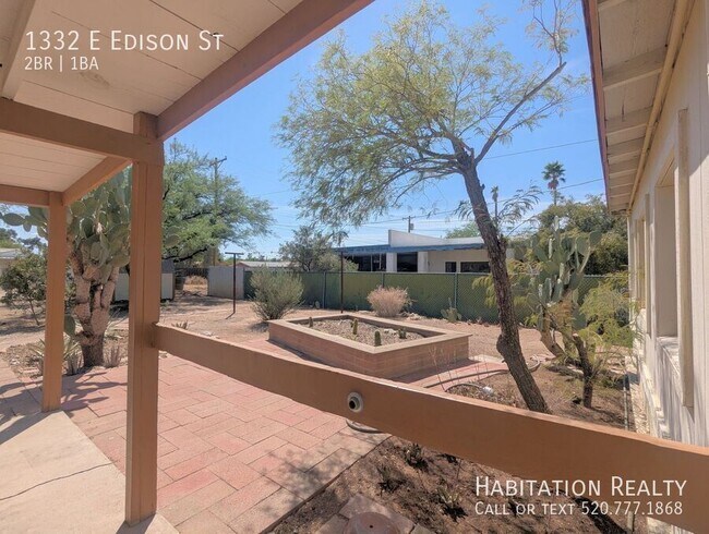 Building Photo - 1332 E Edison St