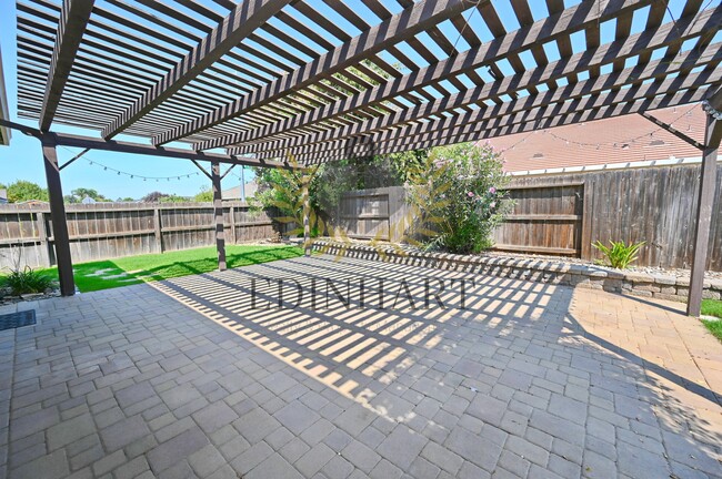 Building Photo - 6756 E Alta Ave