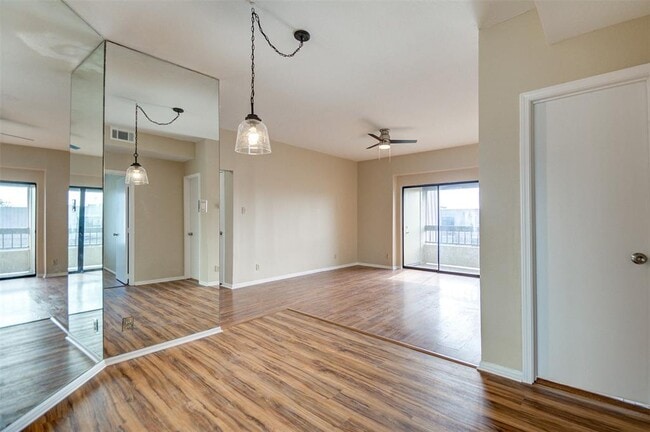 Building Photo - 2213 S Braeswood Blvd