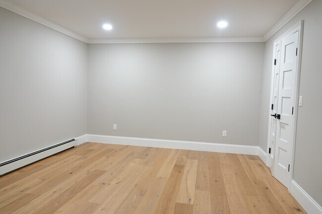 Building Photo - 4 Mill Pond LN