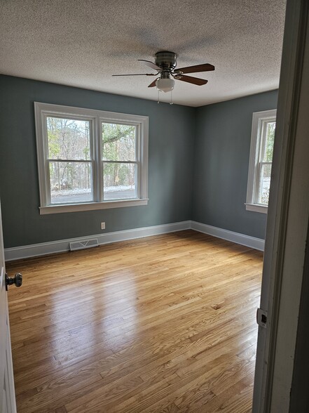 Building Photo - 548 Greenway Dr