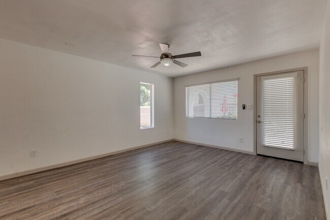 Building Photo - $0 First Month Rent! Remodeled 2 Bed Casita w/ Private Patio, W/D & Pool