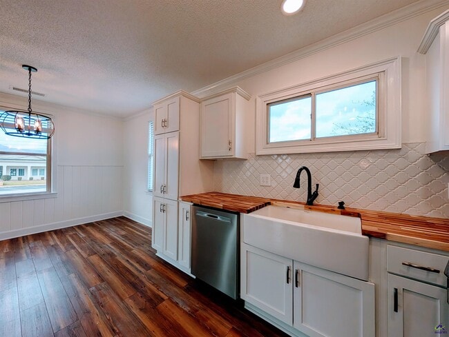 Building Photo - 1108 Washington St