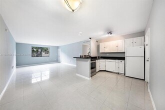 Building Photo - 9020 NE 8th Ave