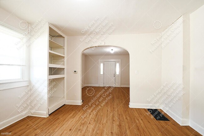 Building Photo - 1 br, 1 bath Duplex - 804 N Denny St