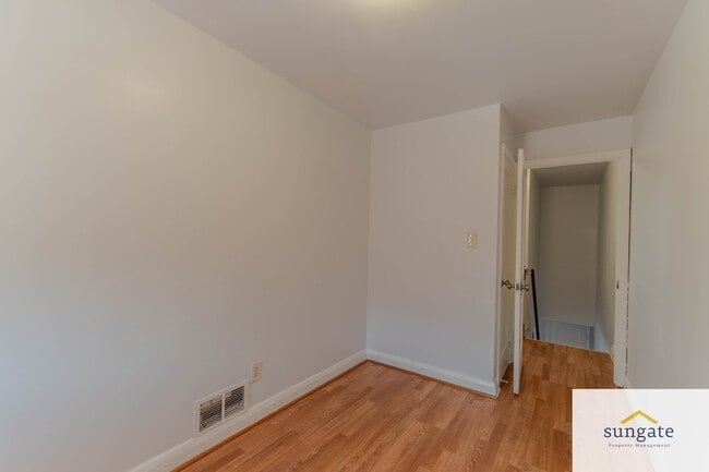 Building Photo - 751 Yale Ave