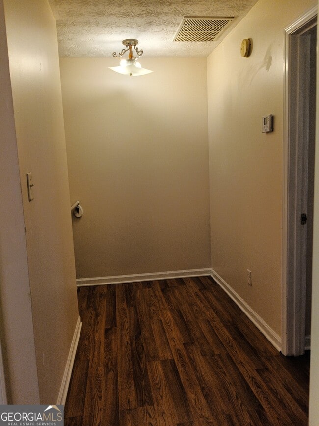 Building Photo - 3049 Fields Dr