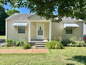 Building Photo - Beautifully Updated 2+ Bedroom Home with P...