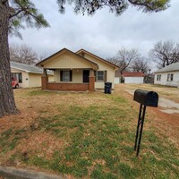 Building Photo - 3 Bedroom 1 Bath Home In Shawnee