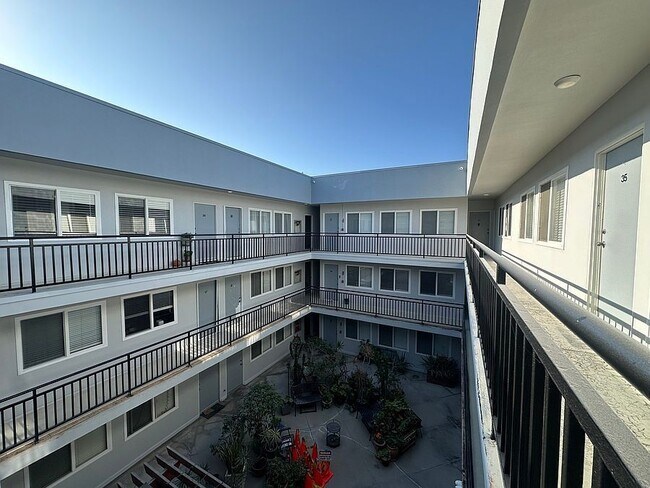 Building Photo - 23 Thornton Ave