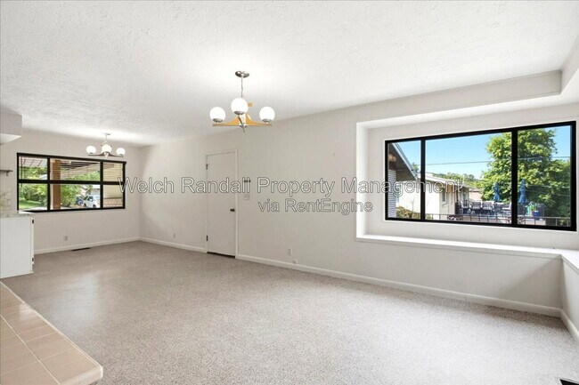 Building Photo - 5070 Doren Dr