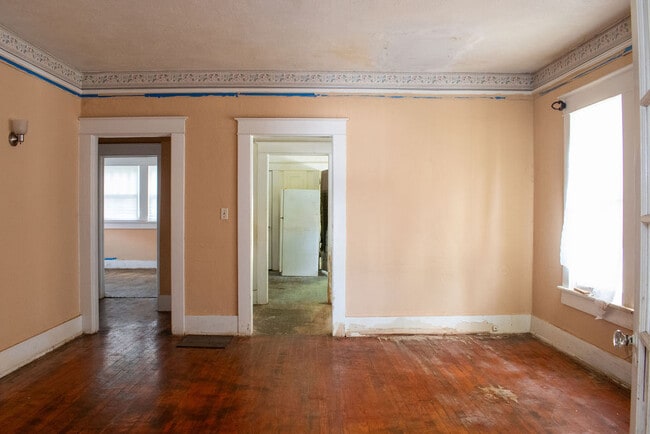 Building Photo - 921 Valley Rd Pl