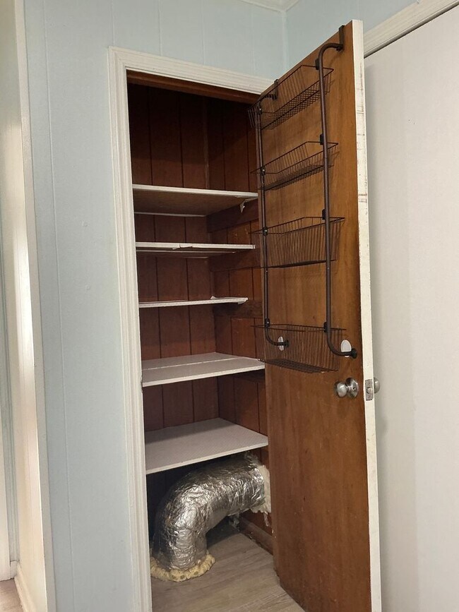 Building Photo - 3 BR/ 2 BA Close to Downtown Watkinsville & Wire Park!