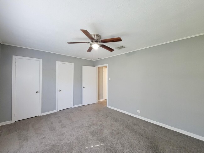 Building Photo - 2330 Cedar Dr