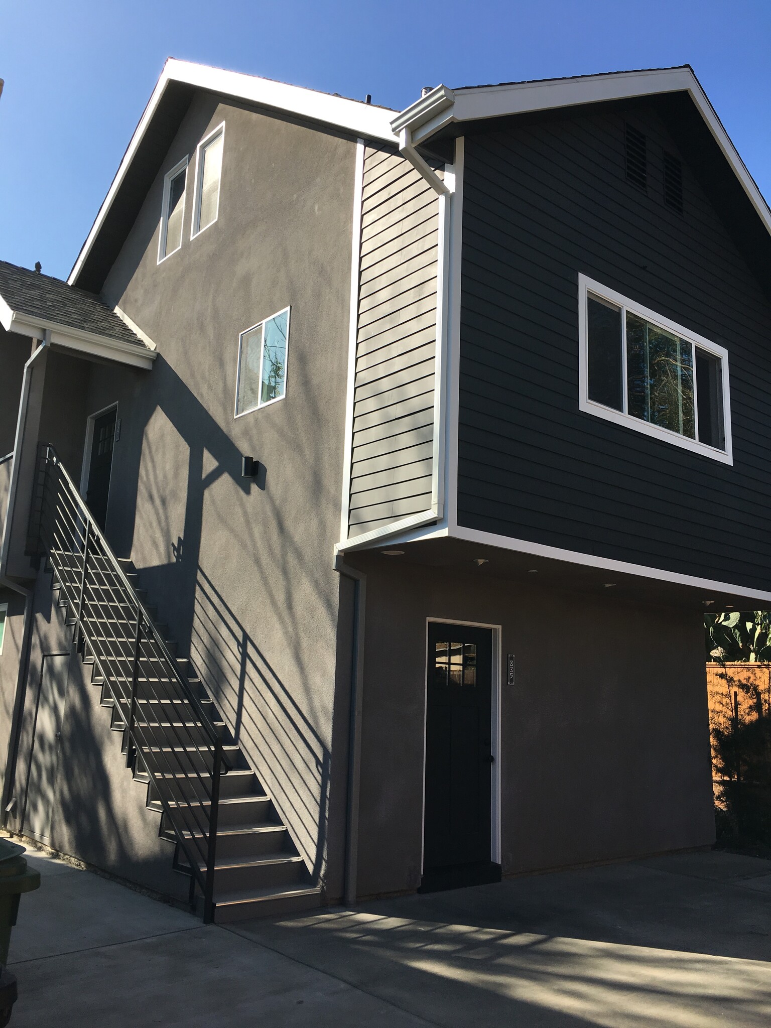 Building Photo - 835 1/2 Waterloo St