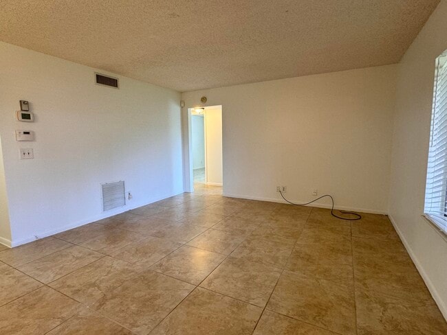 Building Photo - 539 Shady Pine Way