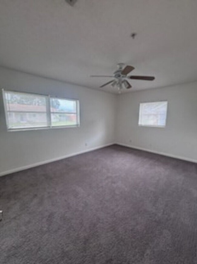 Building Photo - Southport Home