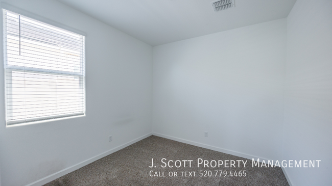 Building Photo - 8222 W Clemente Wy