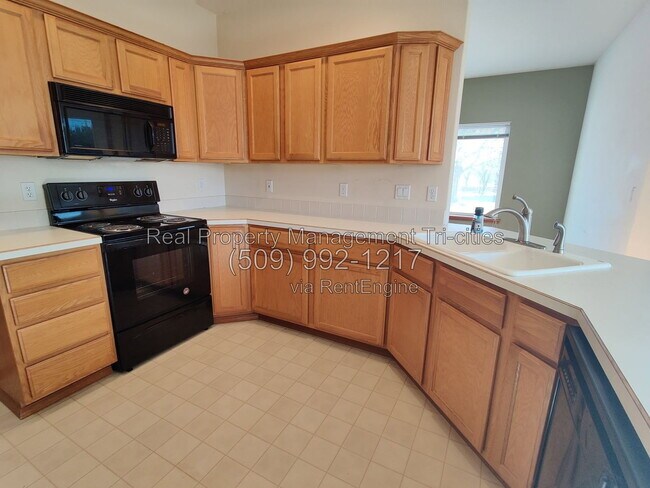 Building Photo - 2650 Sandstone Ln