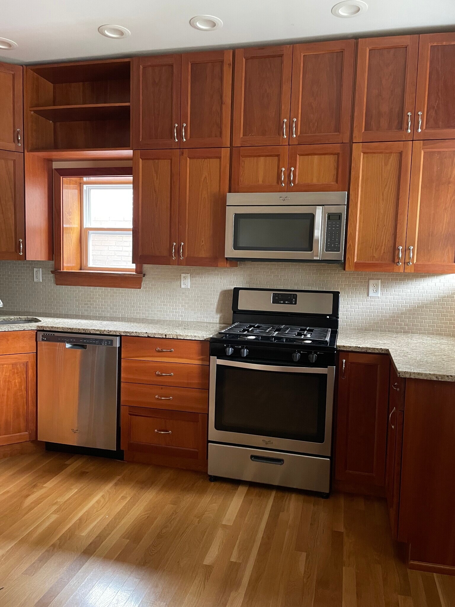 Kitchen (pic 2) - 6042 Pershing Ave