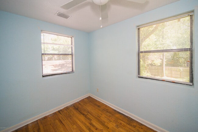 Building Photo - 1521 Yukon St