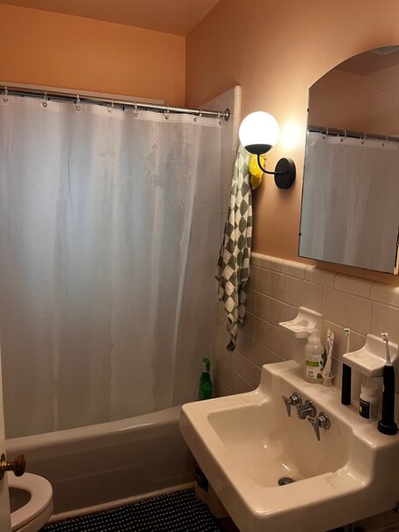 Building Photo - 1003 Marilyn Dr