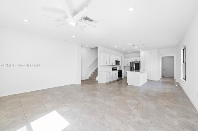 Building Photo - 2102 Appleton Cir N
