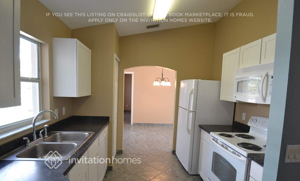 Building Photo - 3002 Alesio Ave