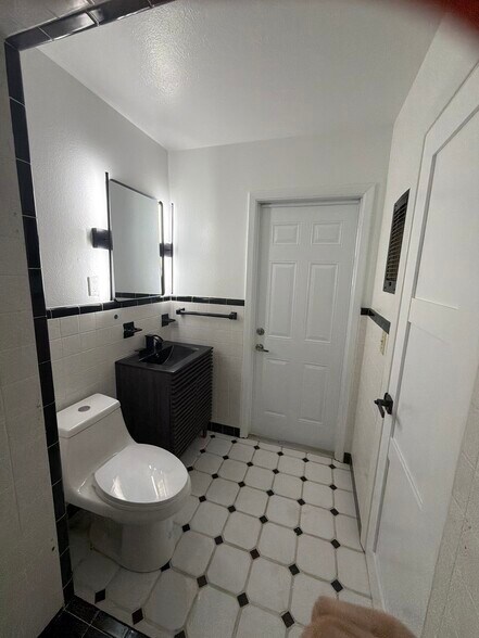 Building Photo - 1184 Milano Dr