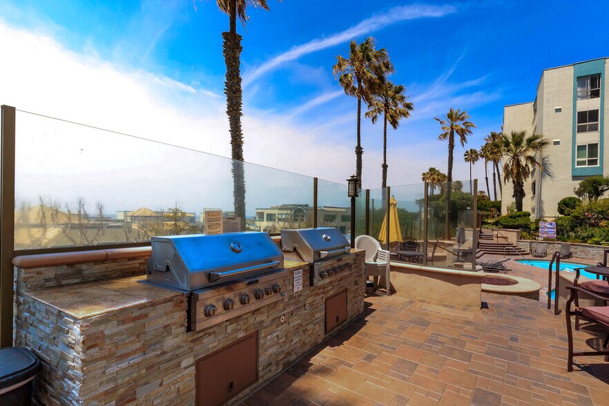 The Village BBQ area - 665 The Village