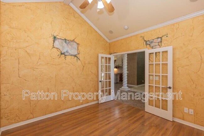 Building Photo - 6910 Logan Pl
