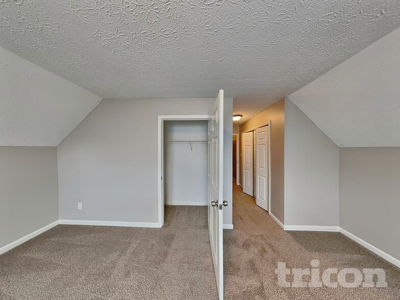Building Photo - 101 Midland Dr