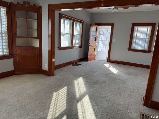 Building Photo - 2246 Bellevue Ave