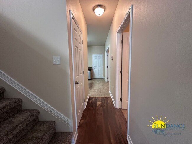 Building Photo - Stunning  3 Bedroom Townhouse in Fort Walton