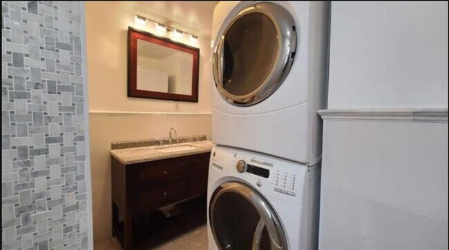 Building Photo - 476 Gregory Ave