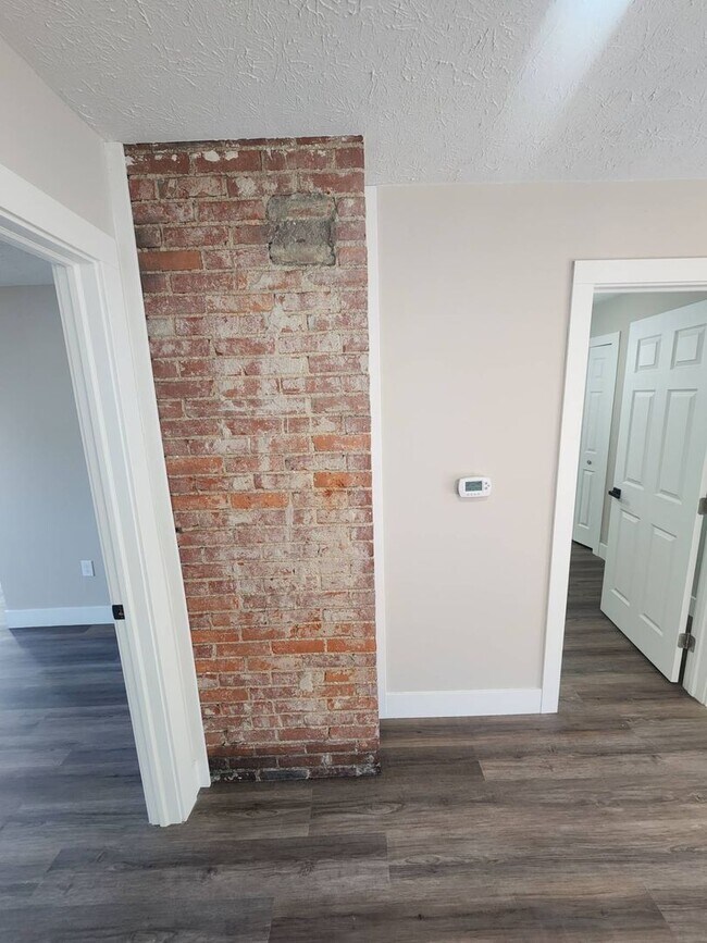 Building Photo - 1565 Hopkins Ave