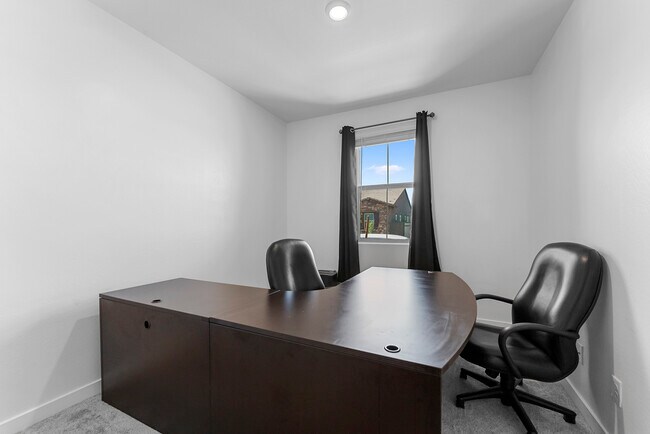Building Photo - 1645 W la Mirada Dr