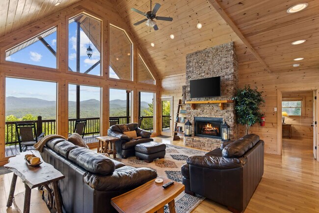 Building Photo - 121 Pontoosuc Dr