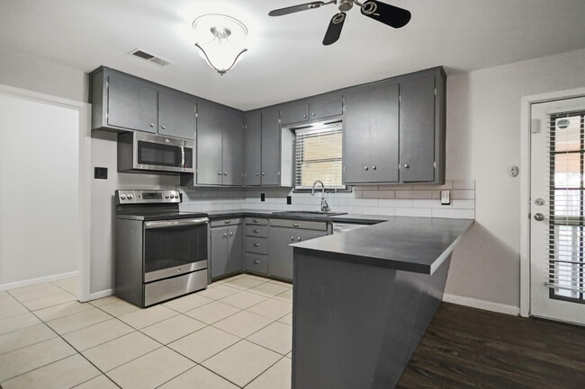 Building Photo - 2826 58th St