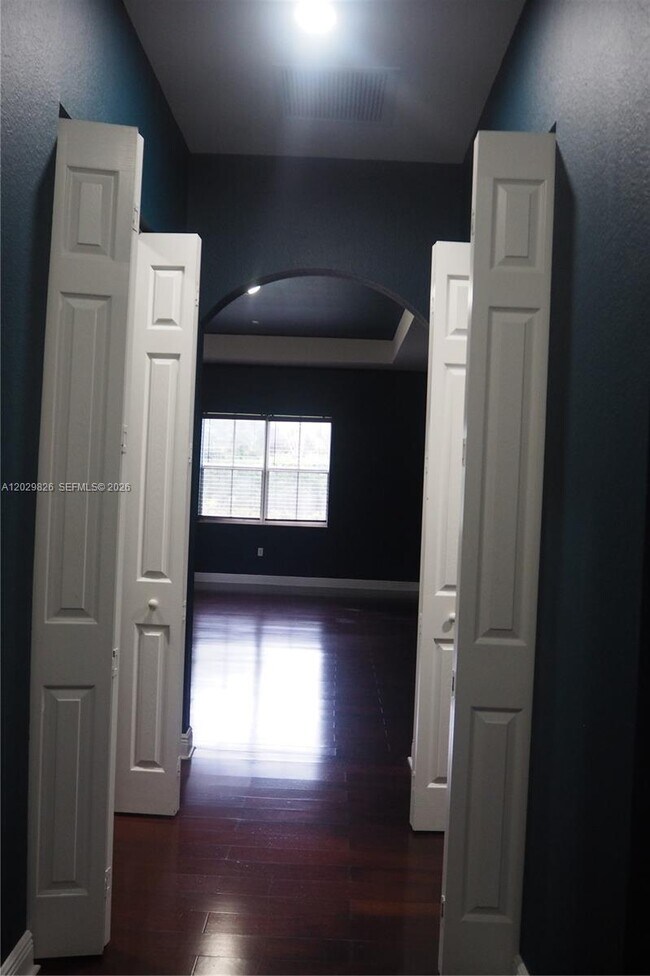 Building Photo - 2750 Jockey Cir