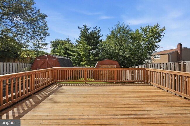 Building Photo - 142 Fairfield Dr