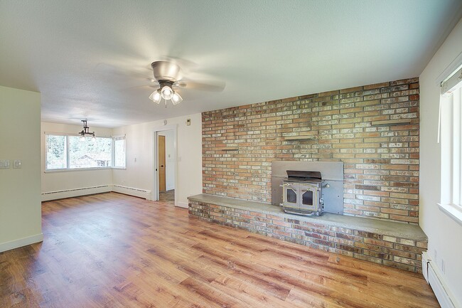 Building Photo - 3bd/1.75ba Issaquah Home