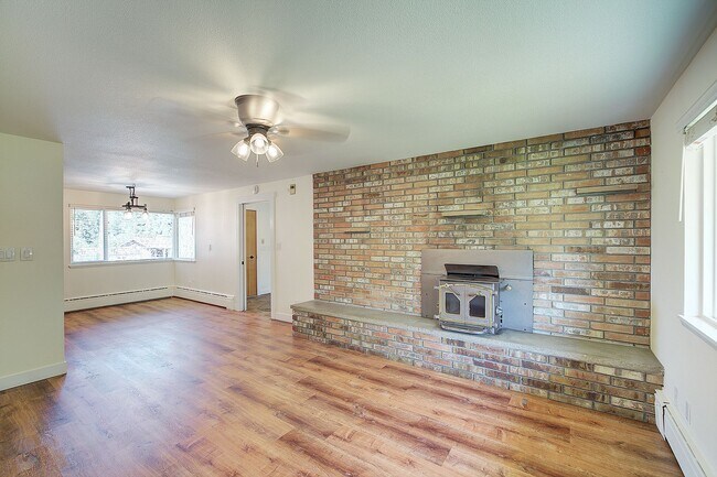 Building Photo - 3bd/2ba Issaquah House