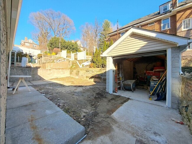 Building Photo - 6304 Liebig Ave