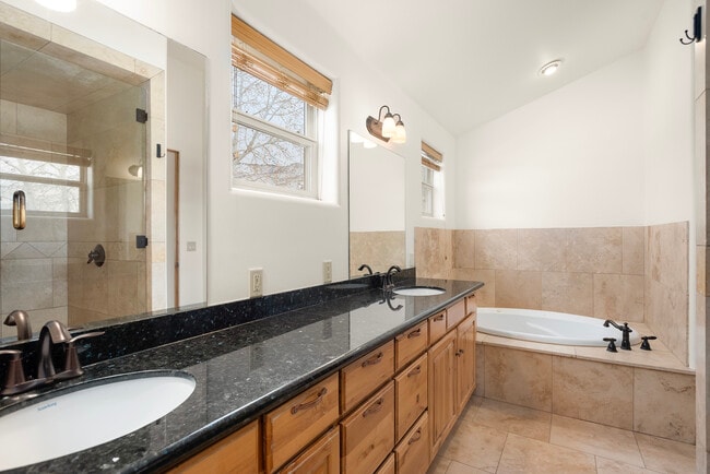 Building Photo - 211 Juniper Ct