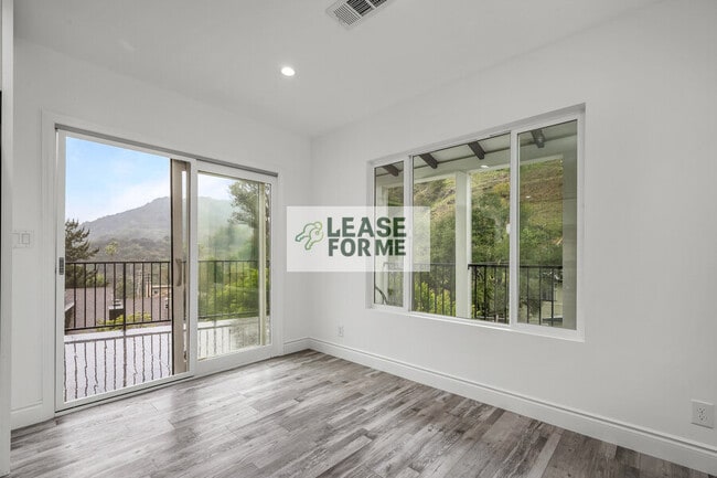 Building Photo - 9848 Portola Dr