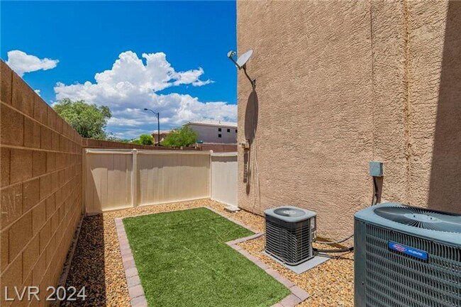 Building Photo - Completely Upgraded 3BD/2.5BA Home in Centennial Hills | Available 8/1