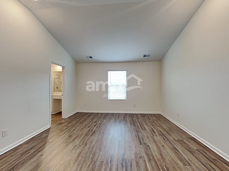 Building Photo - 2065 Southlea Dr