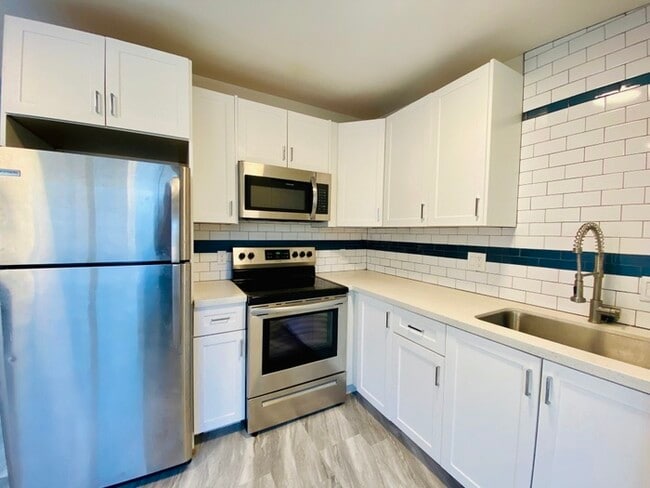 Building Photo - 1/2 Off First Full Month's Rent! Spacious Design Meets Modern Living in this Private 2 bedroom 1 ...