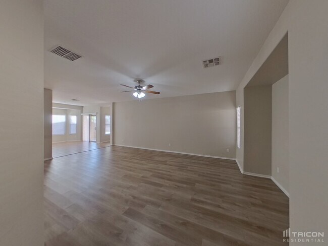 Building Photo - 9015 W Gibson Ln